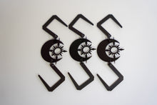 画像をギャラリービューアに読み込む, 艶消し黒塗装済みS字フック「月と太陽」1個