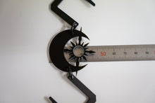 画像をギャラリービューアに読み込む, 艶消し黒塗装済みS字フック「月と太陽」1個